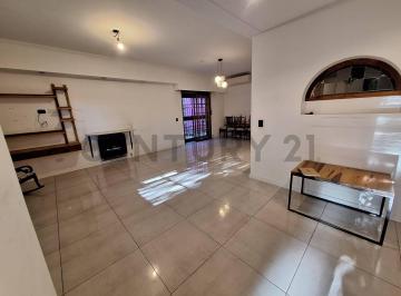 Casa · 167m² · 4 Ambientes · 2 Cocheras · Casa 3 Ambientes con Garage, Jardin y Quincho. Apto Crédito!