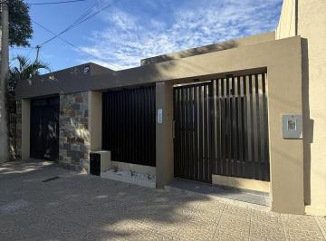 Casa · 144m² · 6 Ambientes · 1 Cochera · Casa a La Venta