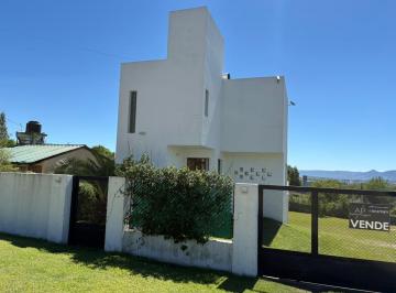 Casa · 104m² · 2 Dormitorios · 2 Cocheras · Venta Casa 2 Dorm. + Gran Parque en Tanti | Vistas a Las Sierras