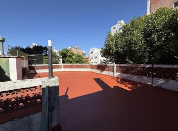 Casa · 104m² · 6 Ambientes · Casa en Abasto Planta Alta con Terraza
