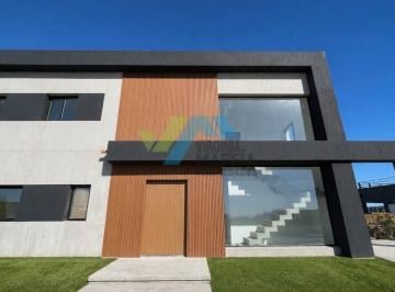 Casa · 222m² · 5 Ambientes · 2 Cocheras · Casa en Venta en San Sebastian - Area 7, San Sebastian, Escobar