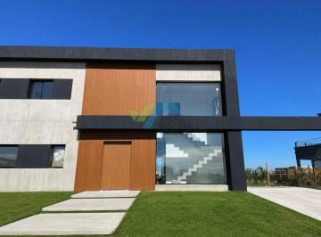 Casa · 222m² · 5 Ambientes · 2 Cocheras · Casa en Venta en San Sebastian - Area 7, San Sebastian, Escobar