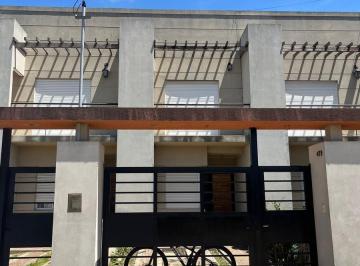 Casa · 3 Ambientes · 1 Cochera · Duplex Semi Centrico