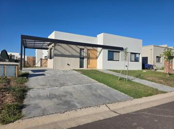 Casa · 148m² · 4 Ambientes · 2 Cocheras · Casa en Venta en Santa Elisa – Pilar del Este | 4 Ambientes
