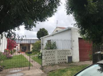 Casa · 3 Ambientes · 2 Cocheras · Casa en 3 Ambientes en Alquiler