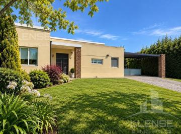 Casa · 137m² · 4 Ambientes · 1 Cochera · Casa 4 Ambientes en Una Planta con Pileta en Venta - Apta Credito - Fincas de Iraola 2