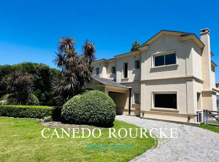 Casa · 400m² · 7 Ambientes · 3 Cocheras