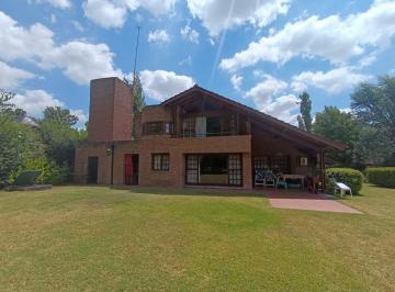 Casa · 320m² · 4 Dormitorios · Casa en Venta, Las Praderas de Lujan
