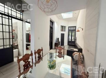 Casa · 180m² · 4 Ambientes · Venta - Casa 3 Dorm. - Pichincha