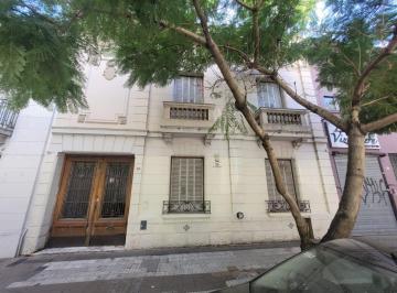 Casa · 180m² · 5 Ambientes · 1 Cochera · Casa de Categoría a m del Teatro Argentino