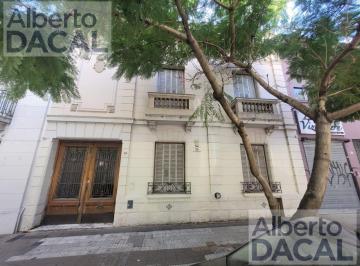 Casa · 180m² · 5 Ambientes · 1 Cochera · Casa de Categoría a m del Teatro Argentino
