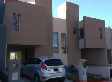 Casa · 150m² · 3 Dormitorios · 1 Cochera · Claros Village / Claros del Bosque, Duplex de 3 Dorm., Asador, Cochera