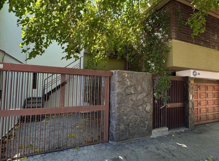 Casa en venta en Arizu · 8 ambientes