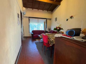 Casa · 90m² · Venta Casa en Castelar Sur, Barrio Santa Rosa