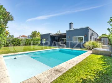 Casa · 156m² · 5 Ambientes · 4 Cocheras · Casa en Venta en Los Tacos, 3 Dorm., Jardin y Pileta