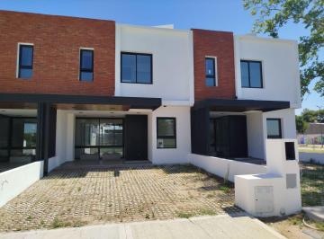 Casa de 5 ambientes, Córdoba · Duplex de Categoria en Chacras Green, Chacras del Norte - Cordoba