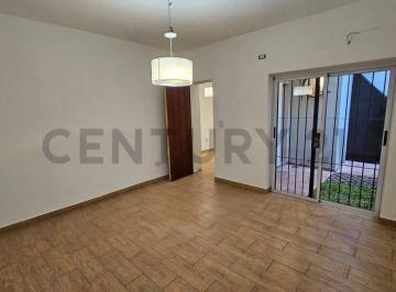 Casa · 29m² · 2 Ambientes · Venta PH Reciclado a Nuevo con Patio en Flores - Apto Credito.