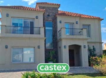 Casa · 330m² · 6 Ambientes · 1 Cochera · Casa en Venta en Barrio San Marco, Villanueva