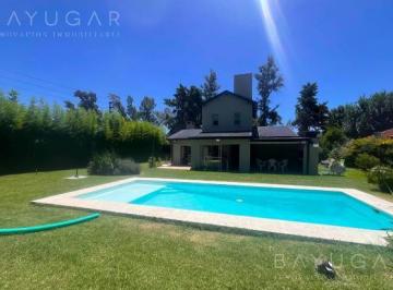 Casa · 136m² · 4 Ambientes · 6 Cocheras · Oportunidad! Casa en Barrio Privado La Campiña - Apto Crédito