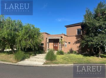 Casa · 180m² · 4 Ambientes · 2 Cocheras · Casa en Santa Guadalupe, Pilar del Este