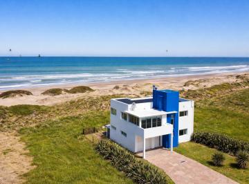 Casa · 224m² · 4 Ambientes · 2 Cocheras · Casa de 4 Ambientes Frente Al Mar en La Caleta