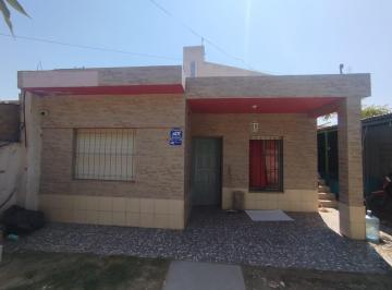 Casa · 112m² · 4 Ambientes · 1 Cochera · Casa en Centenario