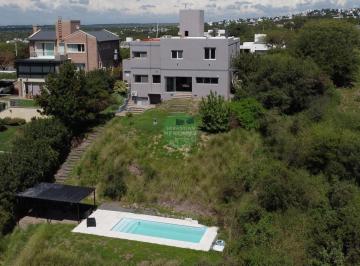 Casa · 710m² · 10 Ambientes · 2 Cocheras · 6 Dorm. - Vista - Categoría - 700 m² Cubiertos - Casa en Venta en Cinco Lomas