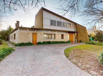 Casa de 6 ambientes, La Plata · Casa de Categoría en Venta – Grand Bell | La Plata