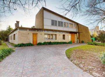 Casa · 1400m² · 6 Ambientes · 4 Cocheras · Casa de Categoría en Venta – Grand Bell | La Plata