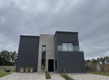 Casa de 5 ambientes, Esteban Echeverría · Casa a Estrenar en Venta Canning Chico