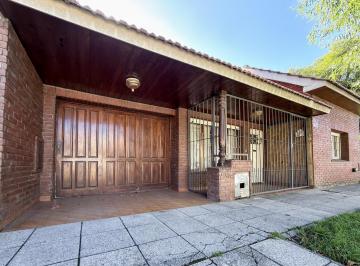 Casa · 286m² · 3 Ambientes · 1 Cochera · Venta - Casa 3 Amientes con Galpón + Depto 2 Ambientes - Zona Las Avs