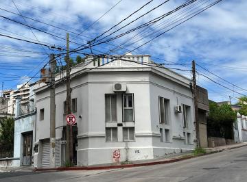 Casa · 158m² · 1 Cochera · Casa en Alberdi