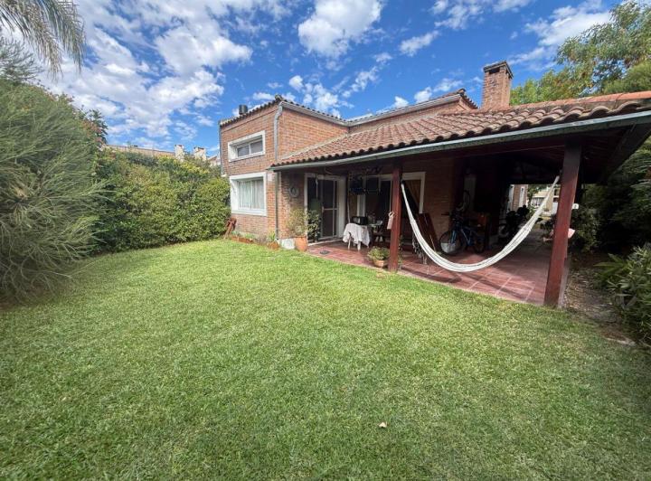 Casa · 165m² · 5 Ambientes · 3 Cocheras