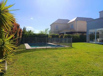 Casa · 220m² · 5 Ambientes · Casa en Venta Ubicado en Los Lagos, Nordelta, Tigre