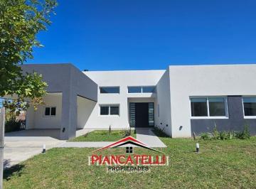 Casa · 214m² · 5 Ambientes · 2 Cocheras · Casa en Venta a Estrenar, con 5 Ambientes en Terravista