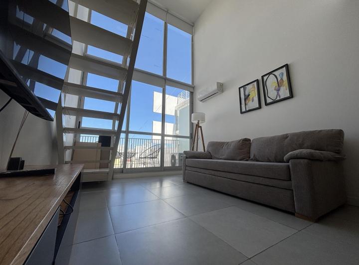 Dúplex de Lujo en Venta con Terraza Privada en San Telmo – con Cochera Incluida