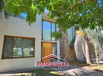 Casa · 353m² · 5 Ambientes · 4 Cocheras · Casa en Venta con 5 Ambientes en Terravista
