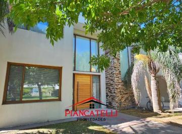 Casa · 353m² · 5 Ambientes · 4 Cocheras · Casa en Venta con 5 Ambientes en Terravista