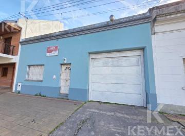 Terreno · 300m² · Venta Casa 2 Dorm. con Quincho - Lote en Av 66 16 y 17 La Plata - Ideal Desarrollador