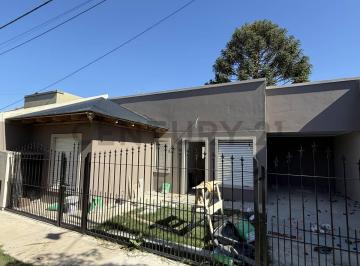 Casa · 92m² · 5 Ambientes · 1 Cochera · 43 E/ 138 y 139 | Casa de 2 Dorm. a Estrenar Sobre Lote de 400 m