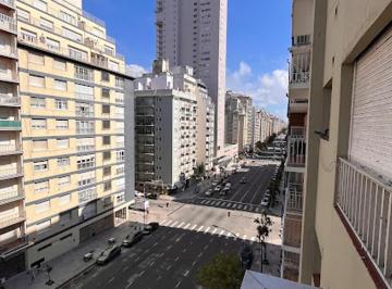 Balcón a la calle · 2 Ambientes C/dep. Doble Baño, a La Calle, Sobre Av Colón