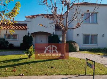 Casa · 332m² · 3 Dormitorios · 3 Cocheras · Casa en La Concepción de Luján