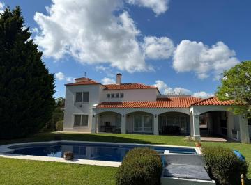 Casa · 332m² · 3 Dormitorios · 3 Cocheras · Casa en La Concepción de Luján