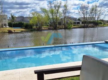 Casa · 209m² · 5 Ambientes · 2 Cocheras · Casa en Venta en El Cantón Norte, El Cantón, Escobar