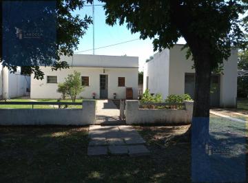 Casa · 530m² · 4 Ambientes · 1 Cochera · Casa en del Carril