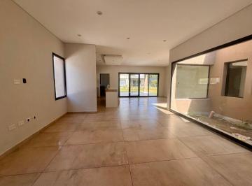 Casa de 5 ambientes, Pilar · Funcional Casa en Una Planta 3 Dorm y Oficina