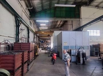 Bodega-Galpón , Tres de Febrero · Galpón con 920 m² Construidos en Venta en Caseros
