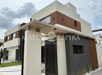 Casa · 126m² · 4 Ambientes · 1 Cochera · Casa a Estrenar Barrio Cerrado Parrilla Parque Inmejorable Ubicacion