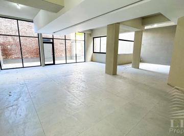 Local comercial · 117m² · 2 Ambientes · 1 Cochera · Local en Pichincha