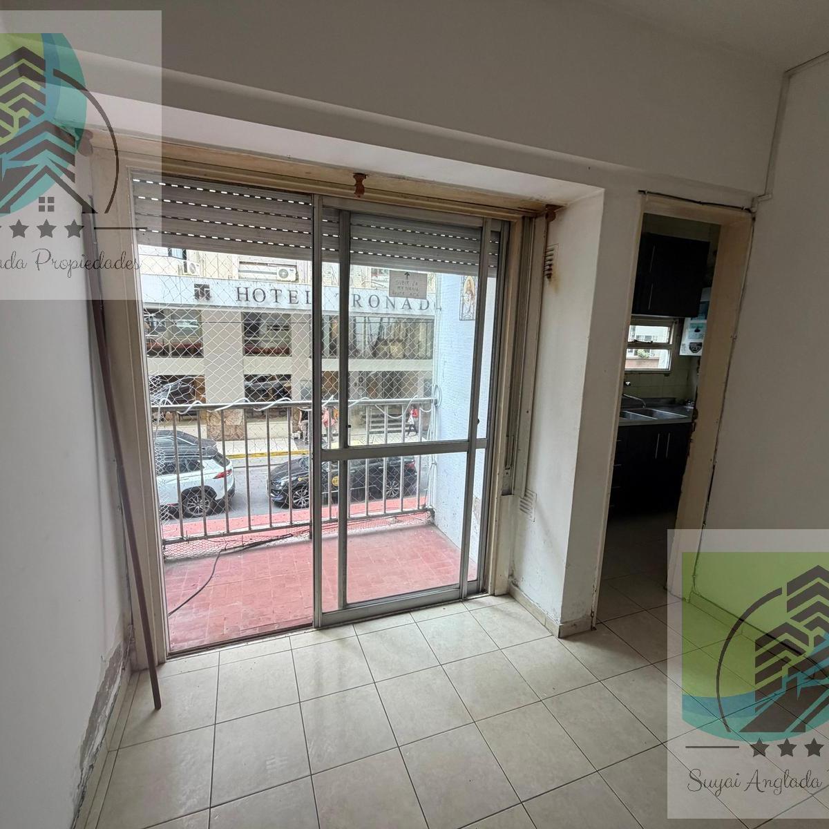 Excelente 2 ambientes con balcón A la calle zona moreno 2500!